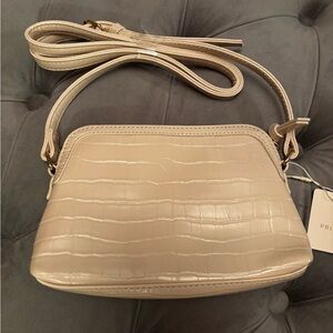 Elegant Cream Croc-Embossed Shoulder Bag